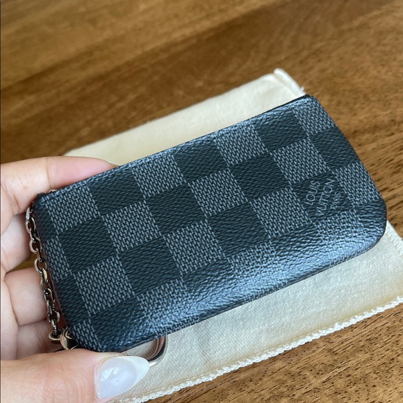 Louis Vuitton Black Damier Graphite Key Pouch - Picture 4 of 15